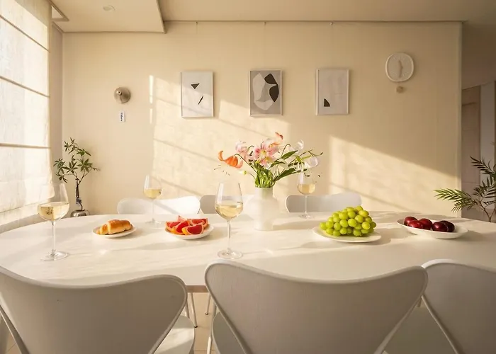 명동20분 , 침대6방4욕실2 , 최대10인 *